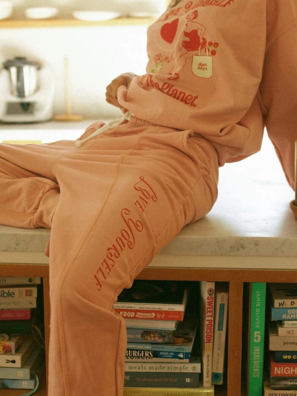 Dippin’ Daisy’s Love Yourself Sweatpants Pink Sands Size M NWT